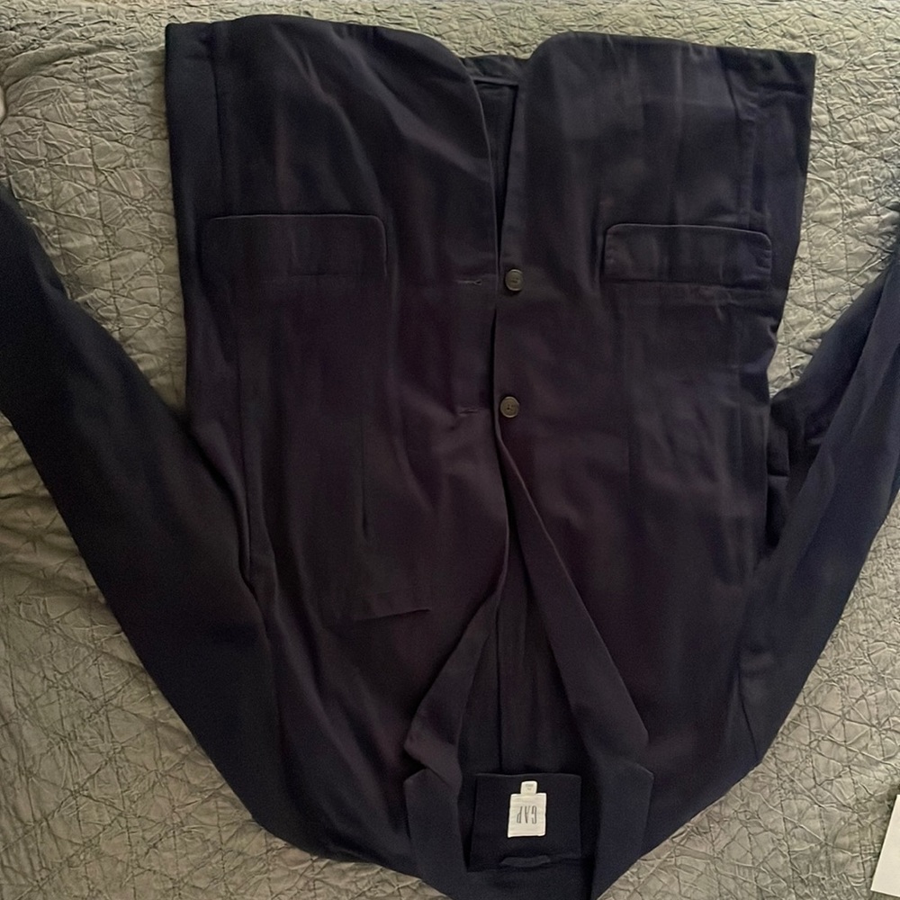 GAP men’s XL navy cotton jacket. Great condition. No tears, fade not stains.